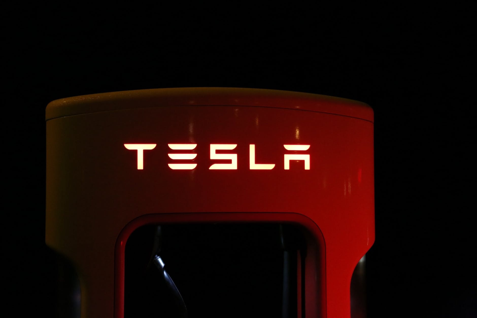 Tesla Dismisses Fuel Peaking Plants